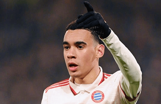 门兴格拉德巴赫击败汉堡SV,保持不败