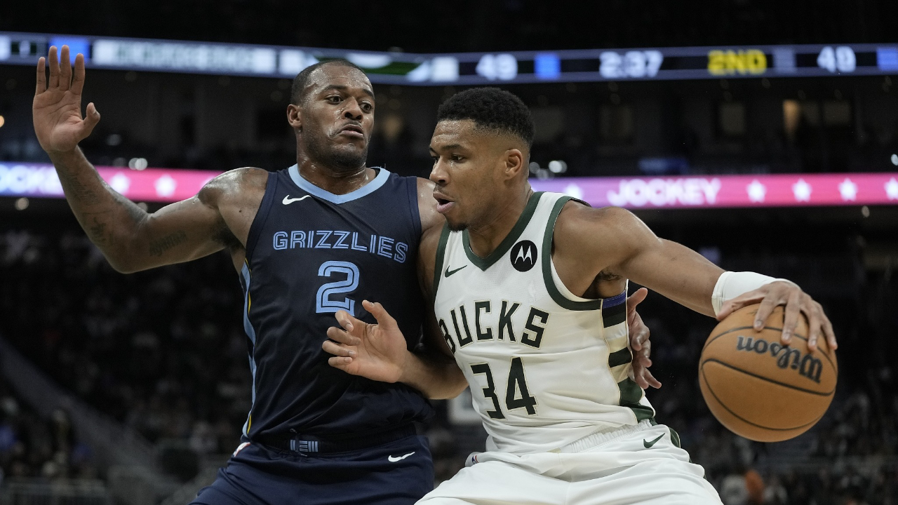 雄鹿胜负胶着，字母哥最后时刻绝杀