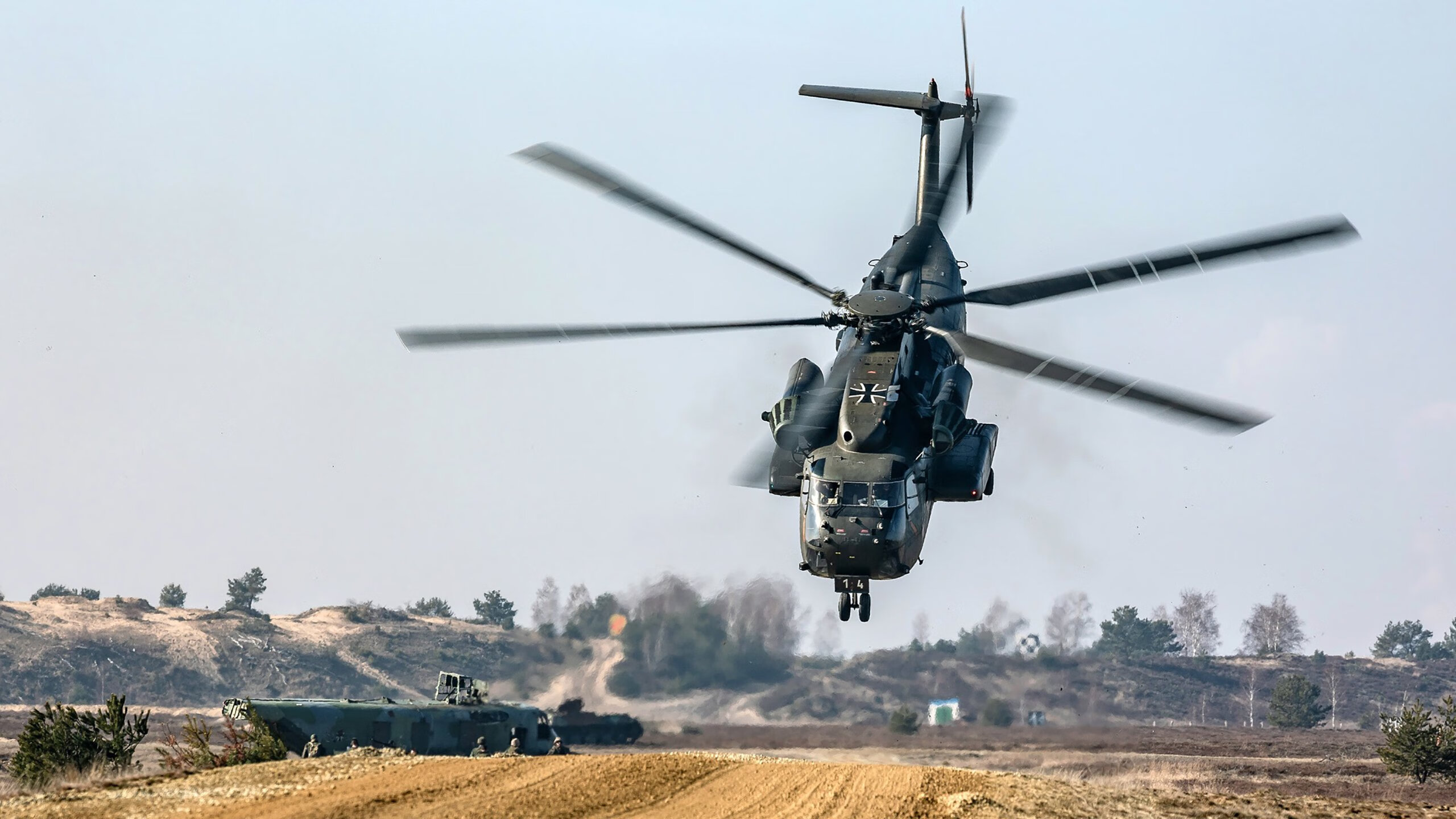 布克全程高能输出，热火制霸马刺，一场战术与意志的较量