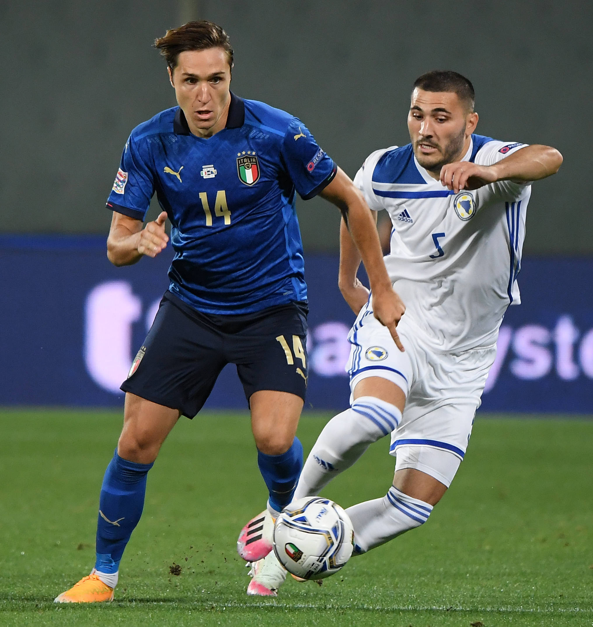 欧洲网球队完胜意大利网球队，克耶高斯统治全场